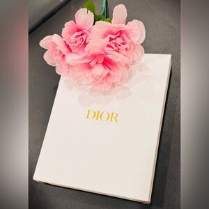 DIOR AROUND THE WORLD STATIONARY SET